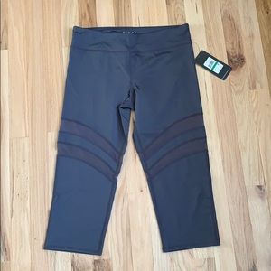 NWT Andrew Marc Capri Leggings